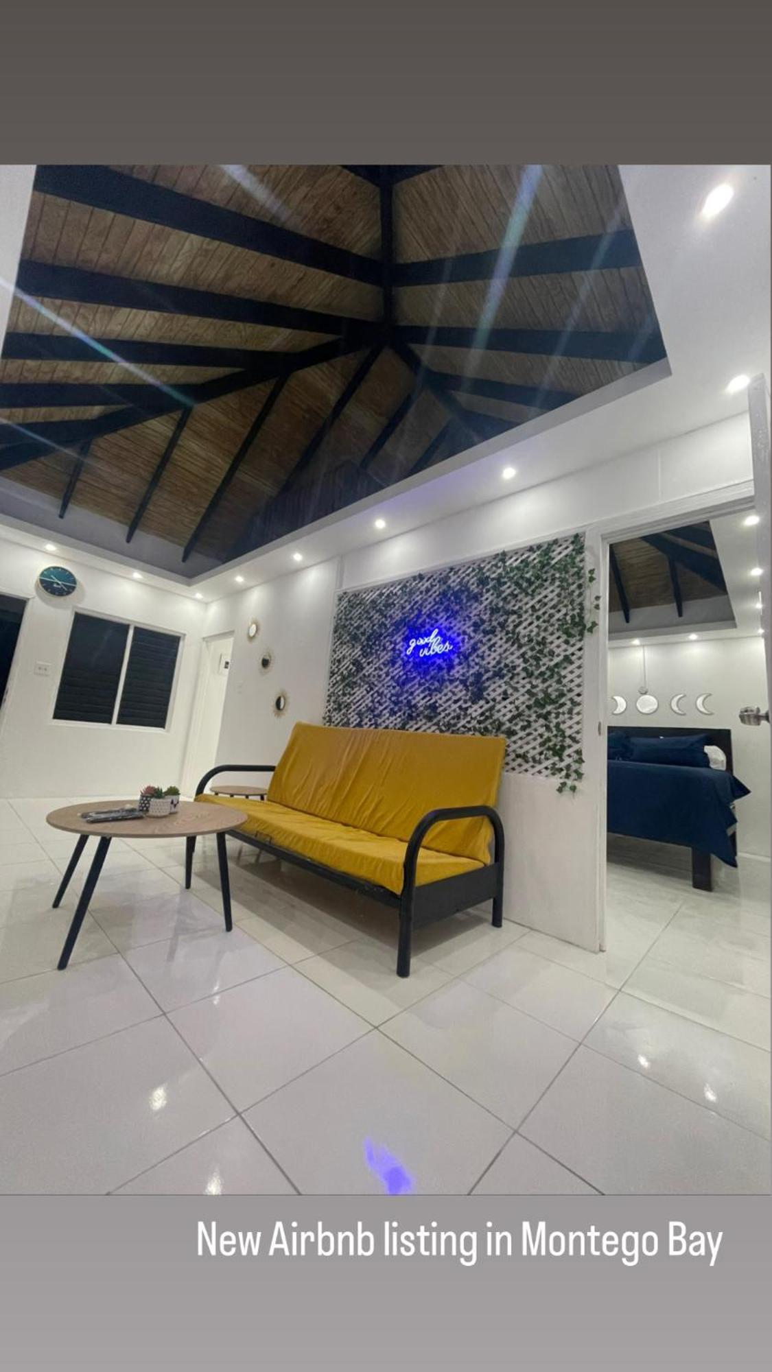 Queens Palace -Montego Bay Airport Suite Exterior foto